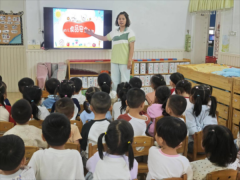 房县长儿园：趣味讲堂学平安光盘步履践