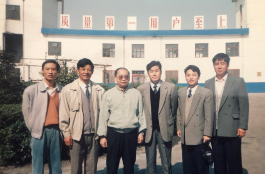 时任中国人民解放军第二炮兵罗东进政委来公司视察工作。